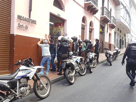 Policía Ecuador On Twitter Firmes Con Nuestra Labor👮🏻‍♂️ En El Distritomanuelasáenz Dmq Se