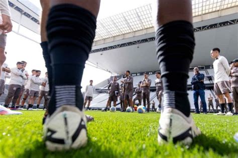 Corinthians Realiza Treino Na Arena Antes Da Estreia Do T Cnico Ram N D Az