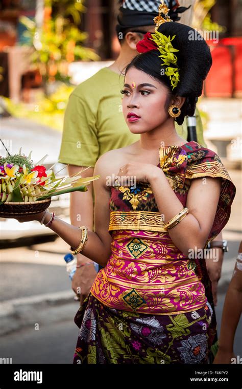 Pretty Balinese Woman Hi Res Stock Photography And Images Alamy