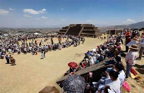 Se llenan de energía en Teotihuacán