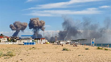 クリミア半島のロシア空軍基地での強力な爆発 Vg Nipponese