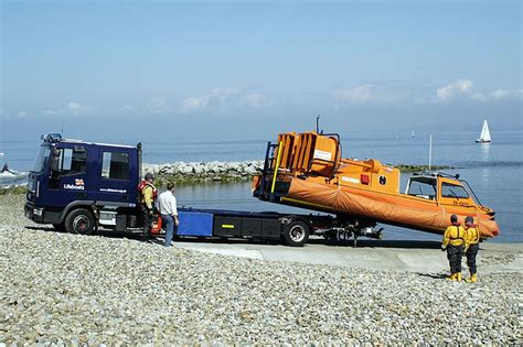 H 002 07 First Operational Rnli Hovercraft Griffon 470 Sa Flickr