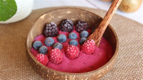 Smoothie Bowl Aux Fruits Rouges Simple Et Rapide Alexia Tiga