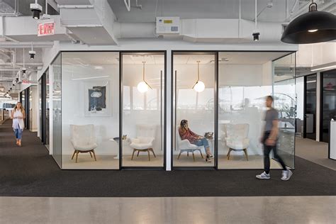 A Tour Of Clique Media Groups Sleek Los Angeles Office Officelovin