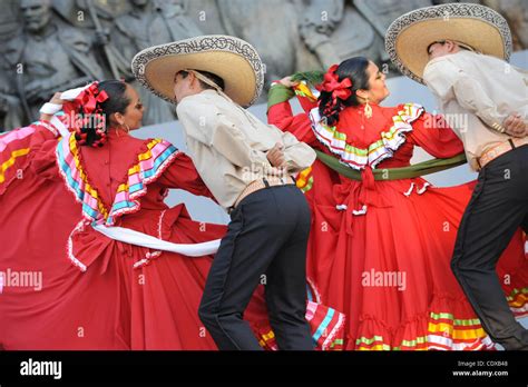 Mexico Ballet Folklorico Dancers Hi Res Stock Photography And Images