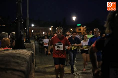 Éxito de la carrera nocturna que despide Salamanca a tope