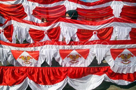 PENJUALAN BENDERA MERAH PUTIH JELANG HUT KEMERDEKAAN RI ANTARA Foto