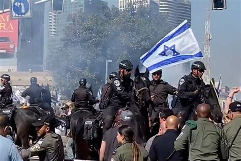 Israeli Police Hit Protesters With Stun Grenades Water Cannon Middle