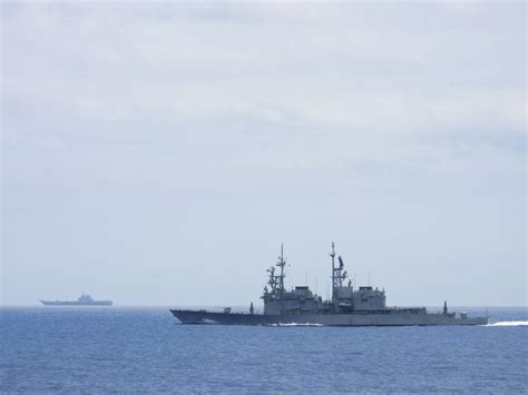 海軍基隆軍艦監控中共山東號航艦 圖 中央通訊社 Line Today