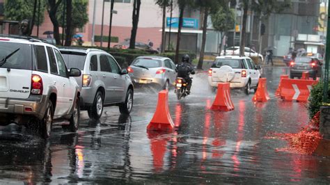 Reportan tránsito lento por lluvia en siete delegaciones