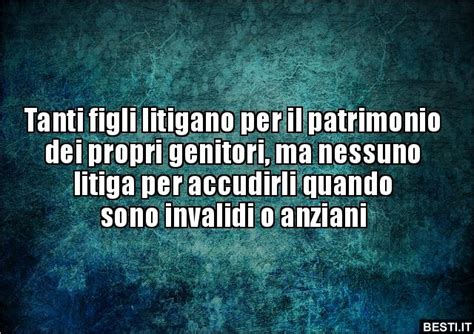 Tanti Figli Litigano Per Il Patrimonio Dei Propri Genitori Immagini