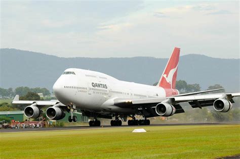 Qantas’ First Boeing 747-400 Makes its Final Journey | Aviation Week ...