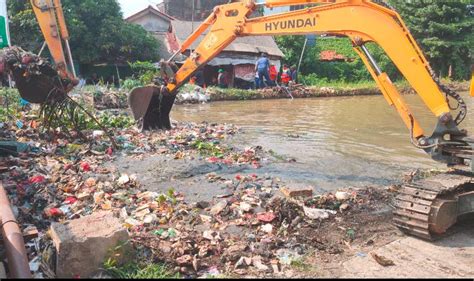 Aksi Kali Bersih Komitmen Jaga Lingkungan