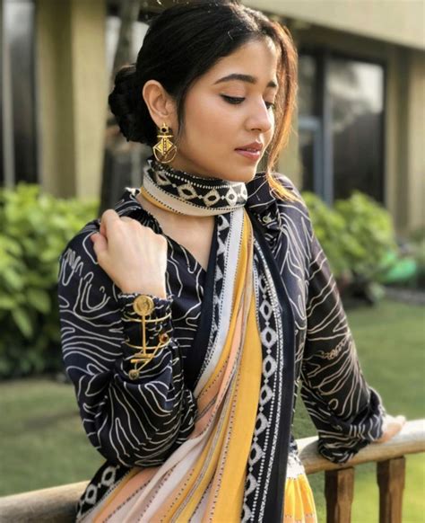 Take cues from Shweta Tripathi Sharma on how to pull off a basic saree ...