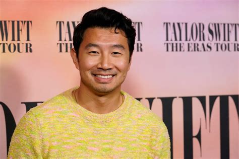 Peoples Choice Awards Host Simu Liu Makes Promise About Taylor Swift