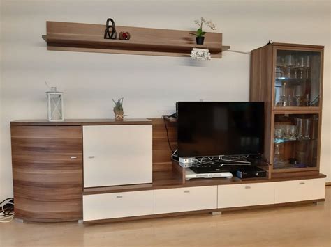 Sch Ne Wohnwand Nussbaum Creme Mit Vitrine Tv Bock Led Kaufen Auf