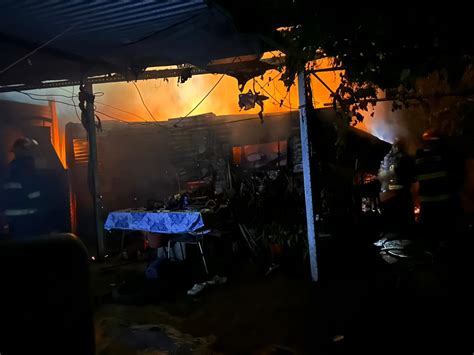 P Rdidas Totales En El Incendio De Una Casa Interna Bvc Noticias