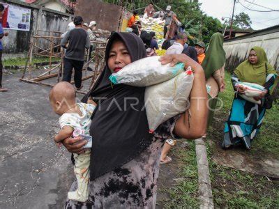 OPERASI PASAR BERAS MURAH DI PALANGKA RAYA ANTARA Foto