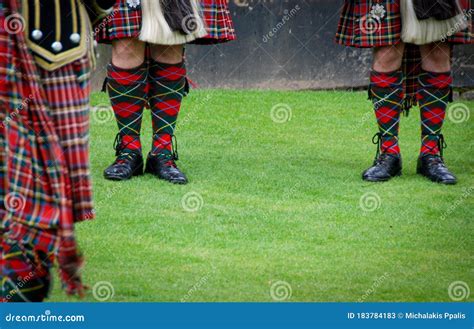 Banda Musical Escocesa Em Uniformes Tradicionais Edinburgh Scotland