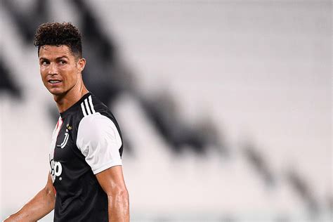 Football Italie Ita Cristiano Ronaldo Fait Une Fixette Sur Messi