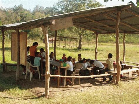 Sin drenaje 78 ni agua 52 de las escuelas en zonas indígenas y