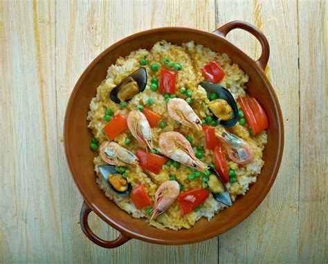 Paella De Catalan Prato Tradicional De Frutos Do Mar Do Nordeste Da