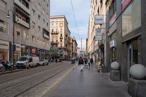 Milan Street View Image éditorial Image Du Europe Endroit 104932895