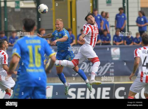 Giuseppe Panico Carrarese And Fausto Rossi Vicenza Head Tackle