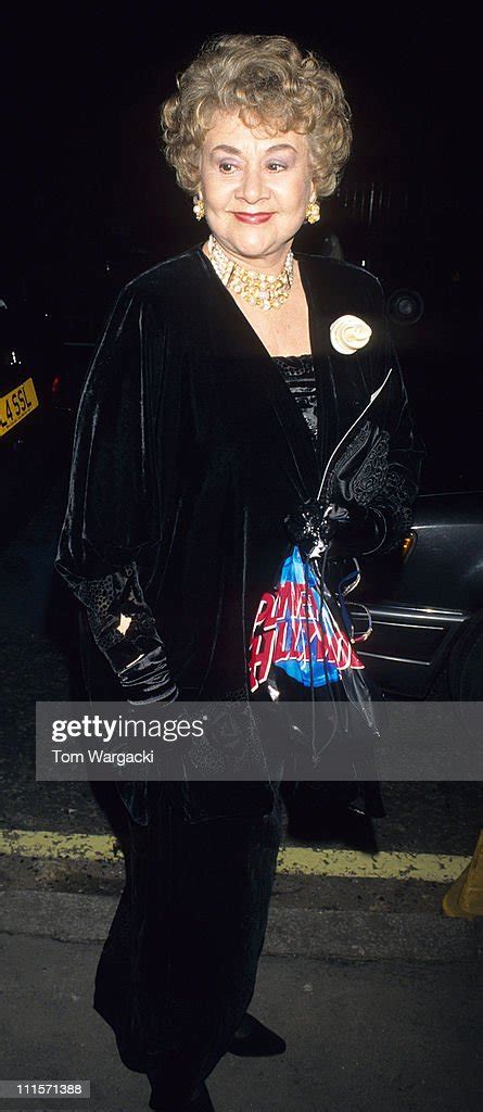 Joan Plowright at the premiere of "101 Dalmatians" News Photo - Getty ...