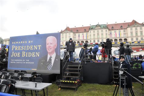 Der Standard Biden Przem Wi W Warszawie Patrz C Na Wsch D