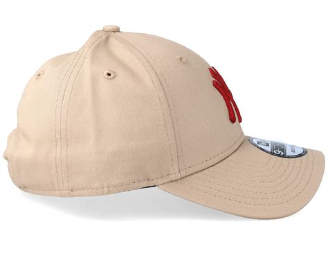 New York Yankees League Essential 9Forty Khaki/Red Adjustable - New Era ...