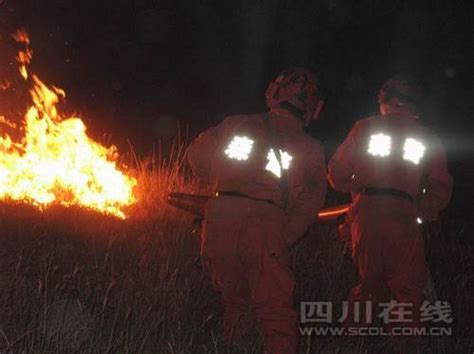 四川草原火灾22人遇难 武警奋力灭火 2 图片频道 人民网