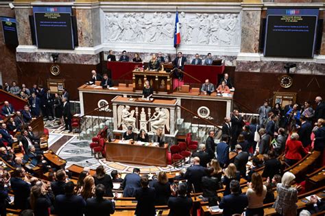 Assemblée nationale fin de séance après une interpellation raciste