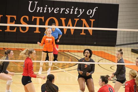 Jimmies Womens Volleyball Wins Five Set Thriller Over Benedictine