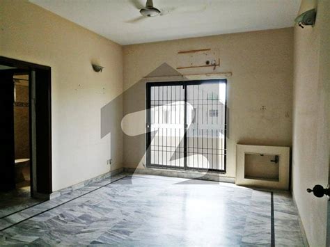 Kanal Luxurious Separate Gate Upper Portion Available For Rent In