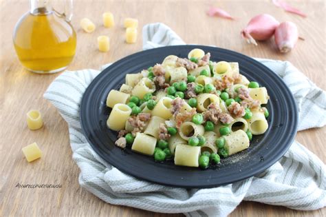 Pasta Con Piselli E Salsiccia Ricetta Facile Veloce E Gustosa