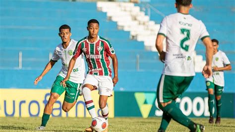 Autor de assistência Isaac celebra boa estreia do Fluminense na