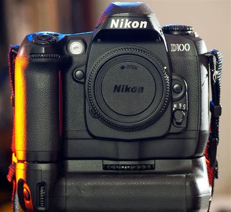 サイズ Nikon D100 Pro Digital Lens Hood (Flower Design) (58mm) + Nwv ...