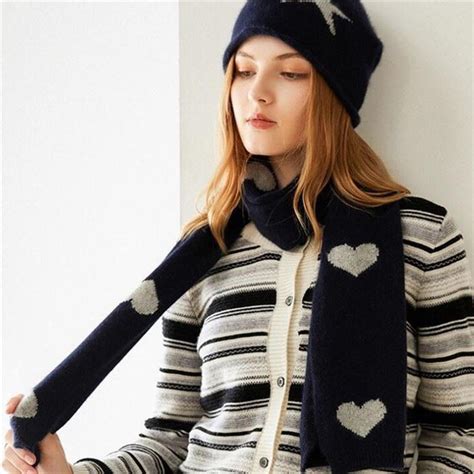 China Cute Hearts Knitted Cashmere Scarf Manufacturers Suppliers