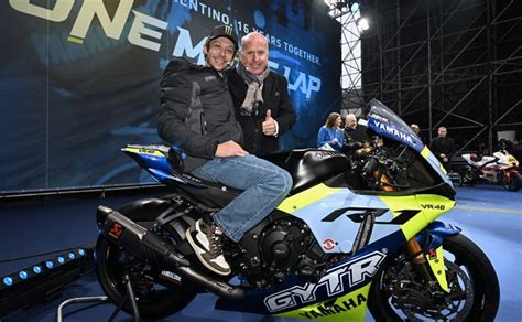 EICMA 2021: Yamaha Gifts One-Off R1 GYTR VR46 Tribute To Valentino ...