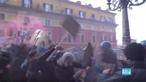 Violenti Scontri A Bologna Tra Forze Dell Ordine E Antagonisti Diretti