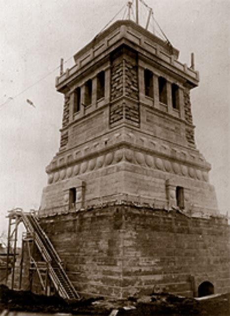 The Pedestal of the Statue of Liberty under construction in NYC - French Moments