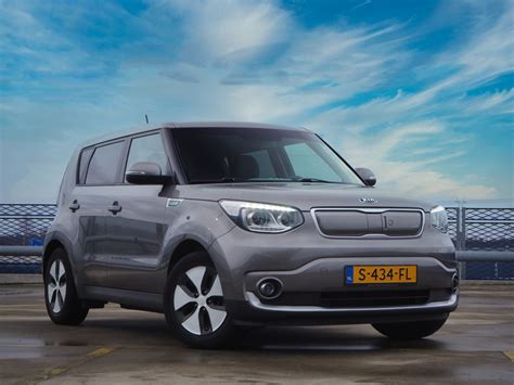 Kia Soal Tom Joosten