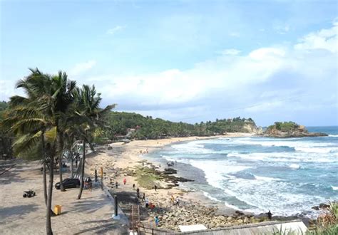 Rekomendasi Wisata Pantai di Pacitan: Harga Tiket, Daya Tarik, dan ...