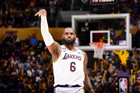 湖人例行賽開低走高以勝利結尾 Lebron賽後發文展現好心情 04的nba大小事 籃球地帶 Fanpiece