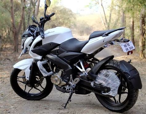 Bajaj Pulsar 200 NS will be available in 2 new shades Red & Black, Black & White - gaklakl