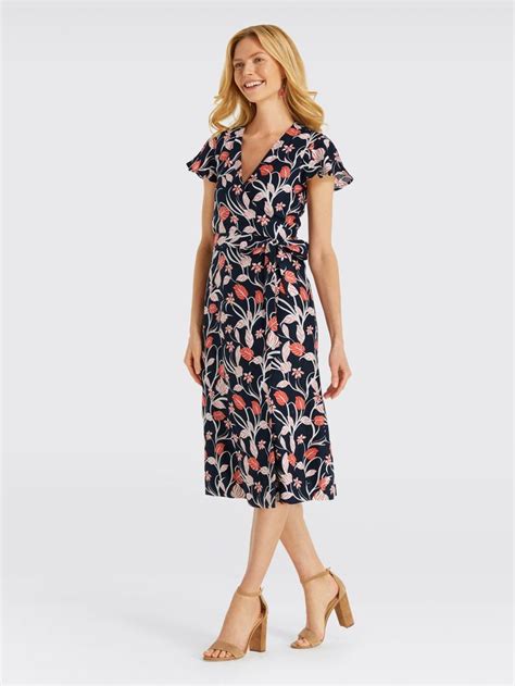 Draper James -- 17 Curve-Friendly Dresses to Wear to a Spring or Summer ...