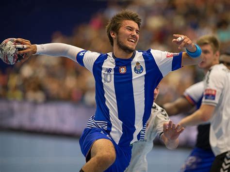 Andebol Fc Porto Vence E Volta Aos Quatro Pontos De Vantagem Tvi