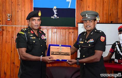 Sf Central Commander Visits Slsc Camp Sri Lanka Army