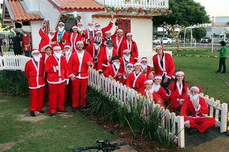 Papais E Mam Es No Is De Bike Abrem Ciclo De Desfiles Do Natal De Luz